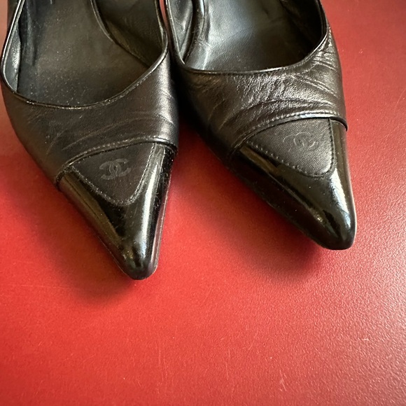 Gorgeous Chanel Black Slingback Heels. Size 38. Signature Logo. - Picture 7 of 9
